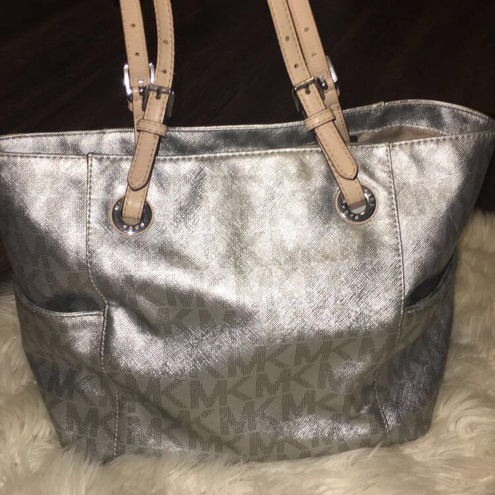 Michael kors silver purse